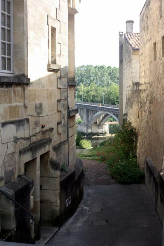 L'escale * Castillon-la-Bataille